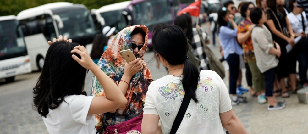 Virus: les specialistes de l'accueil de touristes chinois en France commencent a souffrir