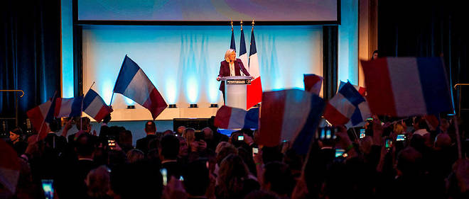 Marine Le Pen discourant devant ses partisans a la Maison de la  chimie, le 12 janvier, a Paris.