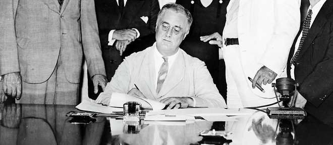 L'influence des pratiques etrangeres sur Roosevelt et son gouvernement etait a la fois ideologique et pratique. Le president affirmait ainsi ouvertement que << [nous nous efforcons] de creer un type de citoyen different >>.
