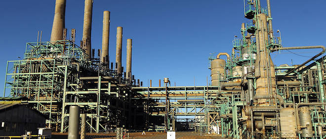 Les blocus des ports entrainent d'importantes pertes pour la NOC, societe nationale de petrole libyenne. Ici la raffinerie de Ras Lanouf.
