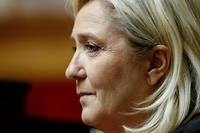 Couleur politique aux municipales: une &quot;manipulation&quot; d&eacute;nonce Marine Le Pen