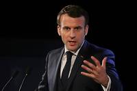 Macron veut rass&eacute;r&eacute;ner une majorit&eacute; crisp&eacute;e