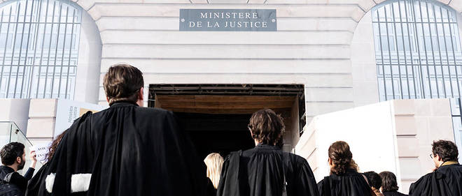 Des avocats manifestent devant le palais de Justice, le 31 janvier 2020, a Paris. 
