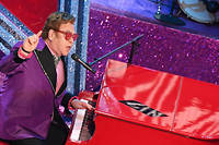 Au bord des larmes et malade, Elton John stoppe&nbsp;un concert