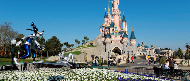 Euro Disney prolonge de dix ans la possibilite de realiser un troisieme parc. (illustration)
