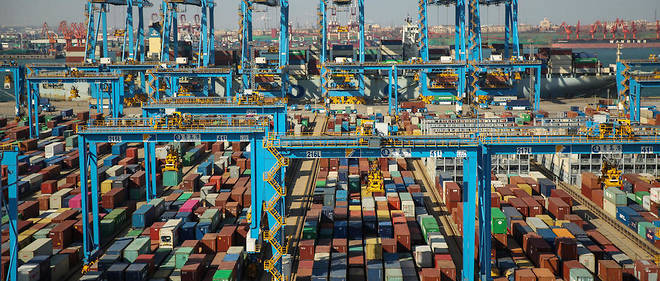 Le port de Qingdao en Chine.
