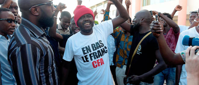 Le fonctionnement du franc CFA est sujet a controverses dans la plupart des pays africains. 
