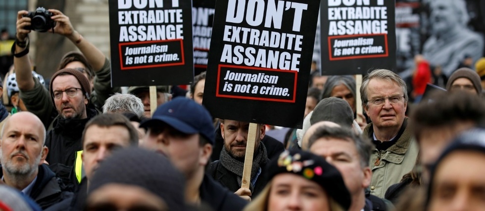 "N'extradez pas Assange": les soutiens de Julian Assange manifestent a Londres