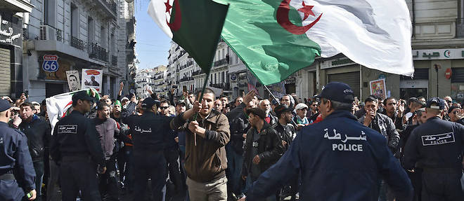 Plusieurs milliers de personnes se sont rassemblees dans la capitale algerienne a l'occasion du premier anniversaire du hirak, mouvement de contestation qui a obtenu la demission de l'ex-president Bouteflika. 
