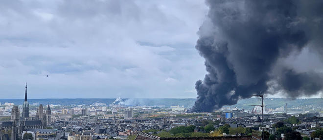  L'incendie de l'usine Lubrizol, a Rouen, en septembre 2019.
