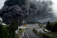 Incendie &agrave; Rouen: Lubrizol mis en examen pour les d&eacute;g&acirc;ts environnementaux du sinistre