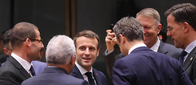 Emmanuel Macron a ete lache par son allie neerlandais Mark Rutte. 
