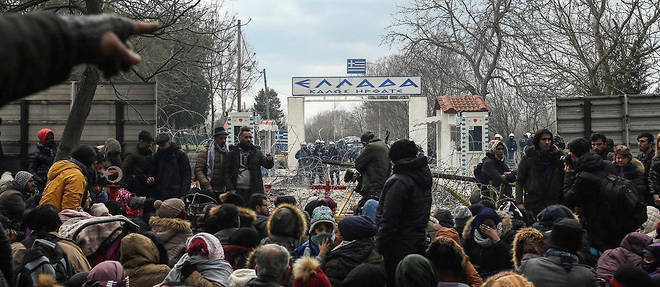 L'ONU a estime samedi 29 fevrier a 13 000 le nombre de migrants groupes a la frontiere greco-turque.
