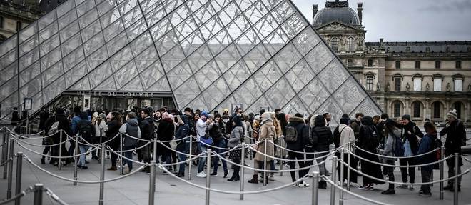Coronavirus: le Louvre contraint de fermer face aux craintes du personnel