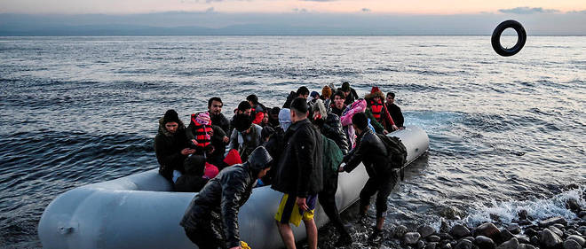 Environ 1 300 migrants sont arrives entre dimanche et lundi sur les iles grecques.
