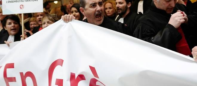 "Plus que jamais determines": les avocats appeles a poursuivre la greve