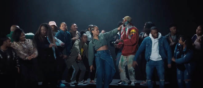 Alicia Keys dans le clip de << Underdog >>.
