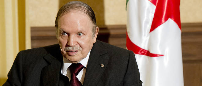 C'est au soir du 2 avril 2019 que l'ex-president Abdelaziz Bouteflika est force par l'etat-major de l'armee de remettre sa demission apres des manifestations monstre de rue  pour s'opposer a sa candidature a un cinquieme mandat. 
