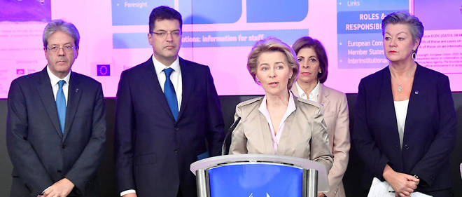 La presidente de la Commission europeenne Ursula von der Leyen donne une conference de presse le 2 mars 2020 a Bruxelles.
