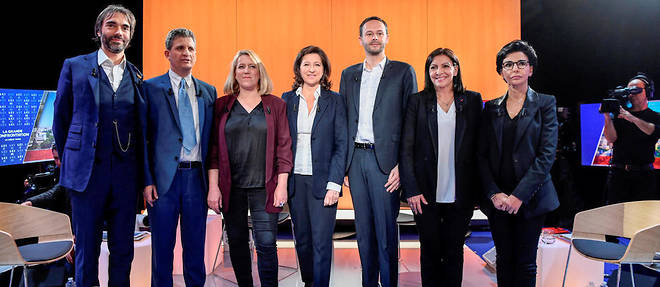 Cedric Villani, Serge Federbusch, Danielle Simonnet, Agnes Buzyn,  David Belliard, Anne Hidalgo et Rachida Dati posent avant de prendre part au debat le 4 mars 2020 sur LCI.
