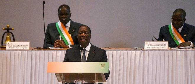 La premiere session extraordinaire du Parlement ivoirien s'est tenue ce jeudi a la fondation Felix Houphouet-Boigny de Yamoussoukro, en presence du president de le Republique, Alassane Ouattara, qui a prononce un discours sur l'etat de la nation dans lequel il a annonce son intention de ne pas briguer un troisieme mandat. 
