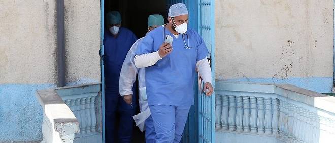 16 membres d'une meme famille ont ete contamines dans la ville de Blida lors d'une visite de membres de la famille venus de France et depuis rentres dans l'Hexagone. 

