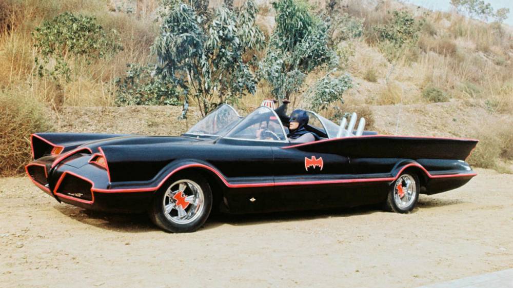 Batman : la Batmobile de Robert Pattinson se dévoile à travers de