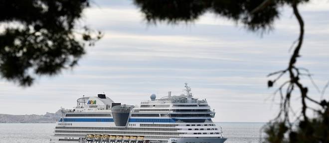 Coronavirus: suspicions de cas sur un bateau de croisiere en rade de Marseille