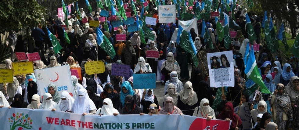 Pakistan : "attaques coordonnees" contre la marche des femmes d'Islamabad, denoncent ses organisatrices