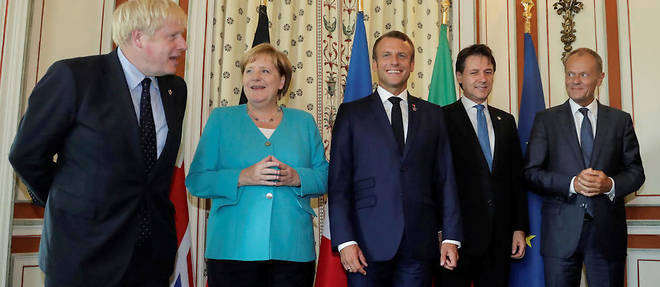 Boris Johnson, Angela Merkel, Emmanuel Macron, Giuseppe Conte (de gauche a droite) avec l'ex-president du Conseil europeen Donald Tusk le 24 aout dernier a Biarritz 
