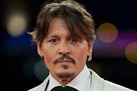 Johnny Depp violent&nbsp;? Son ex Winona Ryder prend sa d&eacute;fense