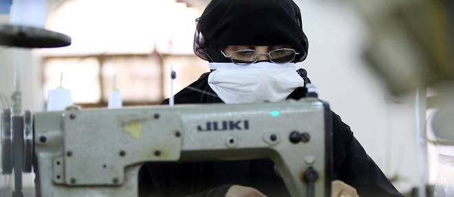 Au Yemen, des femmes fabriquent des masques contre le coronavirus