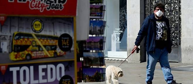 Coronavirus: les chiens, sauf-conduits prises pour Espagnols confines