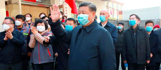 Le president chinois Xi Jinping, ici a Wuhan, epicentre de l'epidemie meurtriere erige sa gestion en modele d'efficacite qu'elle oppose a l'impuissance des democraties.
