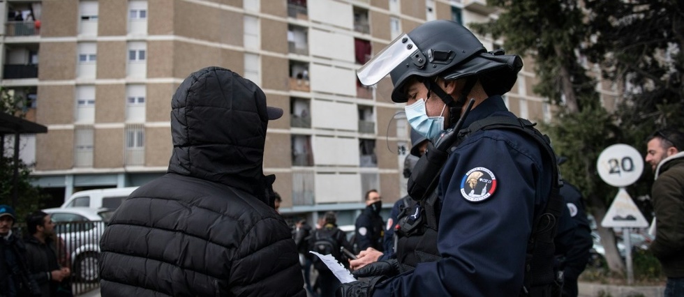 A Marseille, controle des mesures de confinement devant un "plan stup'"