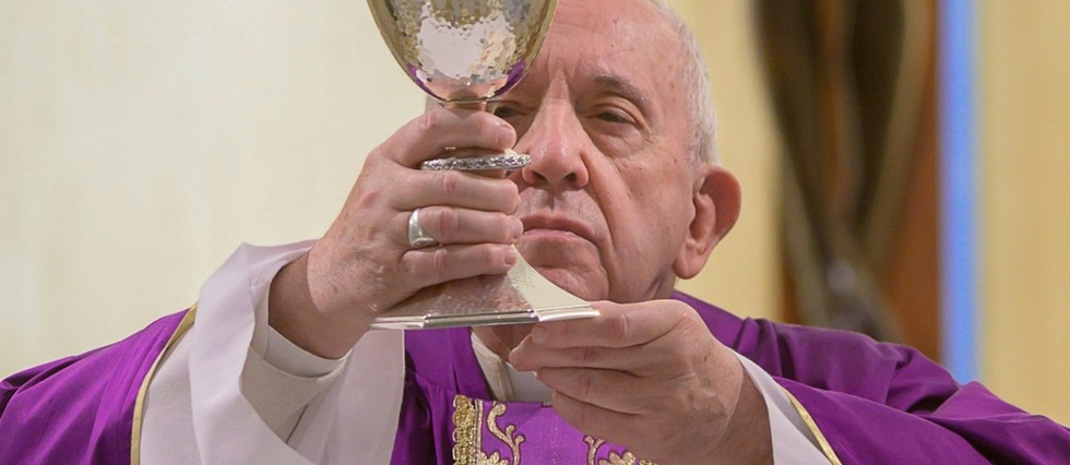 Le pape affronte "la tempete" du coronavirus, seul sur la place Saint-Pierre