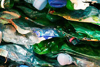 Le gouvernement impose la consigne plastique