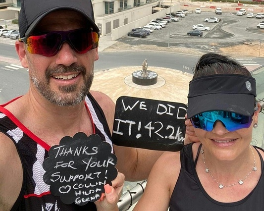 Coronavirus: a Dubai, un couple a couru un marathon sur son balcon