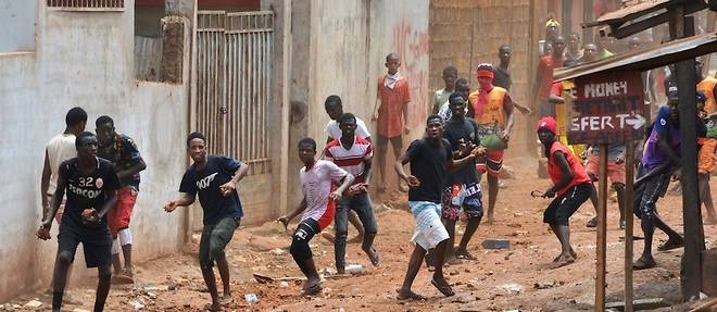 Le referendum constitutionnel a ete entache de violences qui ont fait des dizaines de morts le jour de sa tenue, dimanche dernier, et les jours suivants a Conakry et en province, selon l'opposition.
