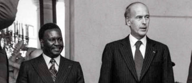 Joachim Yhombi Opango a succede a Marien Ngouabi a la tete du Congo. Ici avec le president francais Valery Giscard d'Estaing.
