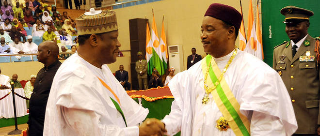 Ancien allie du president Mahamadou Issoufou, Hama Amadou (a gauche de l'image) avait quitte le Niger fin aout 2014. 
