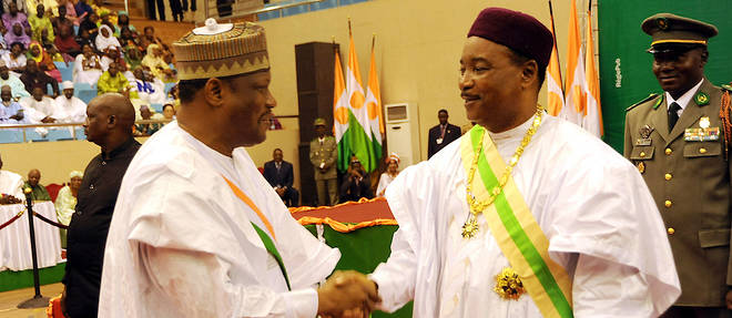 Ancien allie du president Mahamadou Issoufou, Hama Amadou (a gauche de l'image) avait quitte le Niger fin aout 2014. 
