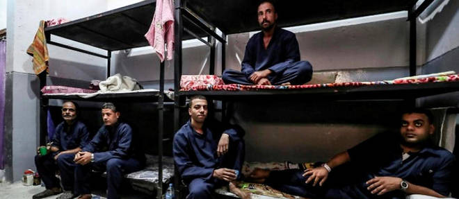 Des detenus de la prison de Borg el-Arab, pres de la ville egyptienne d'Alexandrie, le 20 novembre 2019. 
