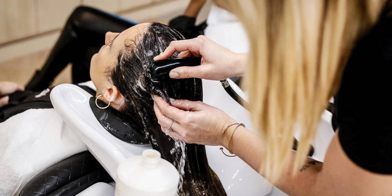 Confinement : un coiffeur ouvre son salon en catimini… et se fait prendre