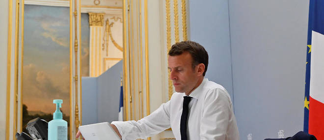 Emmanuel Macron dans le salon Murat, le 14 avril 2019.
