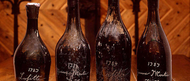 Bouteilles de vins du XVIIIe siecle, dont un Lafite 1787 ayant pretendument appartenu a Thomas Jefferson. 
