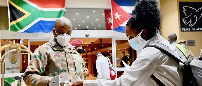 L'arrivee des 217 specialistes cubains de la sante fait suite a une demande faite par le president sud-africain Cyril Ramaphosa au president cubain Miguel DIaz-Canel. 
