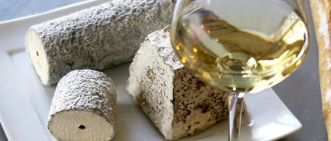 Fromages de chevre et vin blanc de Loire.
