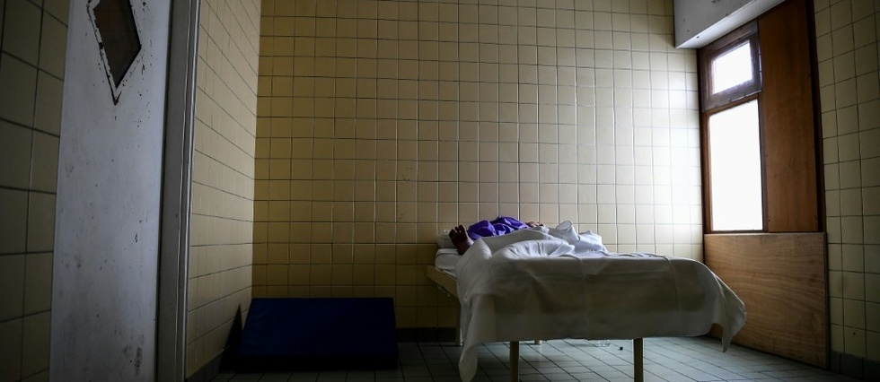 "Je suis le Covid" : des psychiatres face aux "pathologies du confinement"