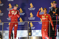 Tout un symbole avec, à Singapour en septembre 2019, le Monégasque Charles Leclerc applaudissant Sebastian Vettel qui signe là sa dernière des 15 victoires obtenues pour Ferrari. L'autre jeune loup, le Hollandais Max Verstappen, est de ceux qui ont pu faire douter aussi le champion allemand.
